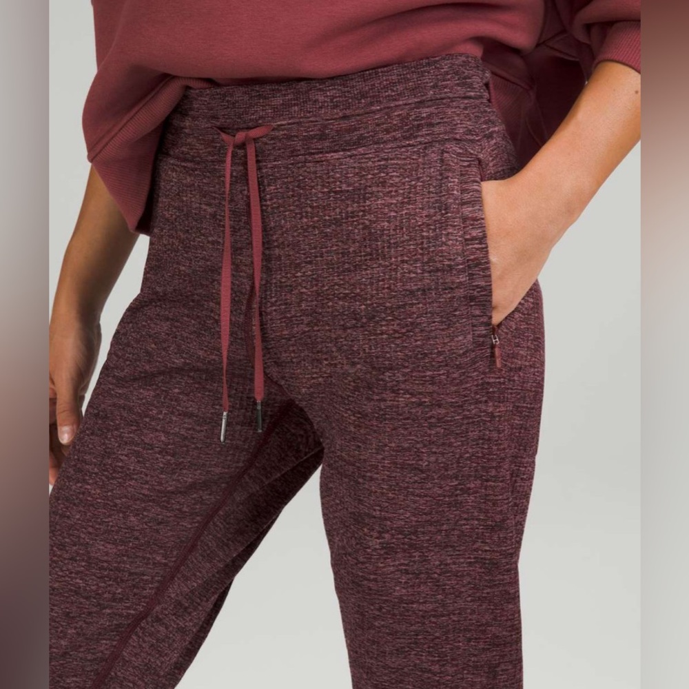 New Lululemon Engineered Warmth Jogger Size 2 W5DEYS Mulled Wine Black